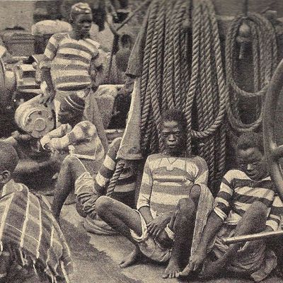 Esclaves sur le pont d'un navire, vers 1900