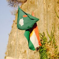Flag of the Patriotic Union of Kurdistan next to a flag of Kurdistan, 12/08/2009. The PUK describes its goals as self-determination, human rights, and democracy and peace for the Kurdish people of Kurdistan and Iraq.