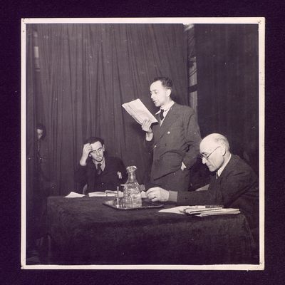 Louis Guilloux, Louis Aragon, et André Gide à la Maison de la culture en décembre 1935
