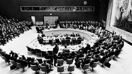 Le Siège de l'ONU est territoire international. Par exemple, aucune force de police américaine ne peut y pénétrer sans la permission du Secrétaire général. Cinq des six organes principaux de l'ONU sont situés à New York. ©AFP - .