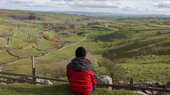 Randonneur à Malham, Yorkshire, Angleterre, le 12 avril 2017. ©Getty - Richard Baker