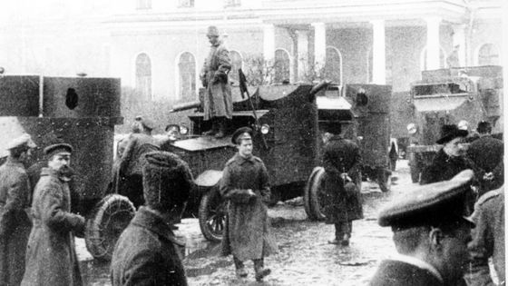 Les gardes rouges dans les rues de Moscou en 1917 ©Getty - Sovfoto