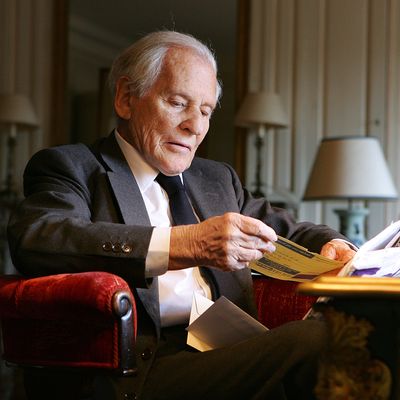 Jean d'Ormesson chez lui, à Paris, le 22 février 2006
