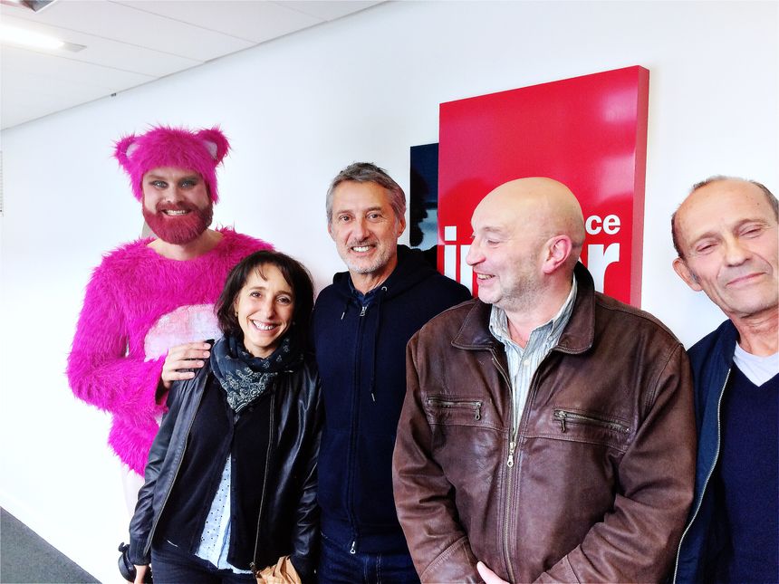 Mlle Etienne, Julie Talon, Antoine de Caunes, Elie Robert Nicoud, Jacques Goldstein