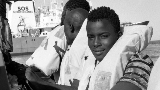 Des rescapés sur un zodiac de sauvetage de l'Aquarius ©Radio France - Raphaël Krafft