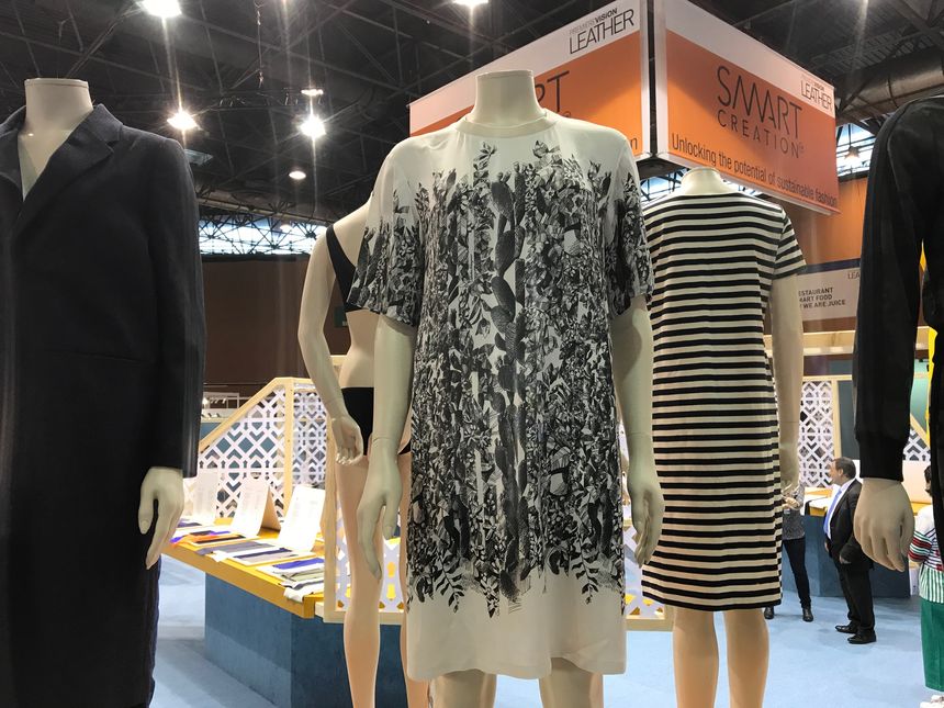 Le tissu de cette robe Salvatore Ferragamo est fait à partir de la pulpe d'agrumes