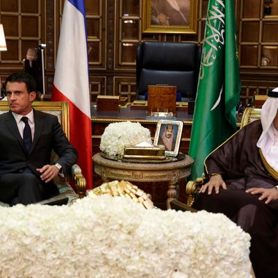 Manuel Valls et le roi saoudien Salmane ben Abdulaziz en oct 2015