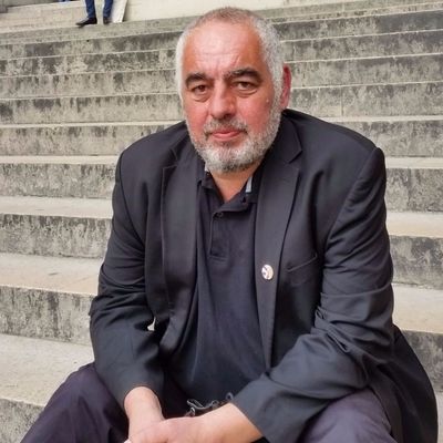 Philippe Jaenada, sur les marches du Palais de justice de Paris