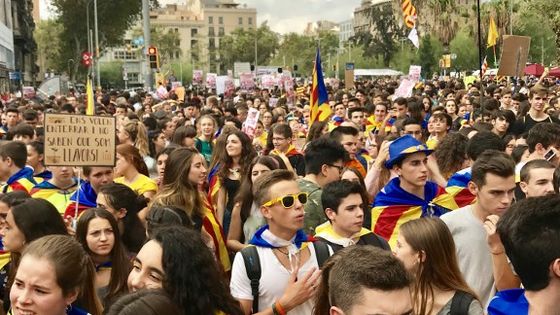 Démonstration de force des étudiants et lycéens indépendantistes dans les rues de Barcelone ©AFP - CITIZENSIDE / MARIA SUBIRANA / CITIZENSIDE