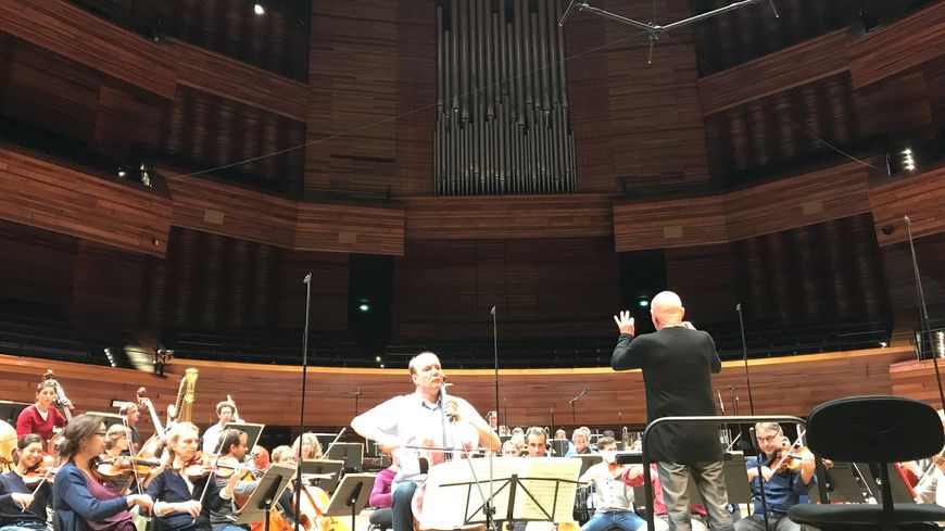 Christoph Eschenbach, Truls Mørk et l'Orchestre Philharmonique de Radio France pendant une répétition