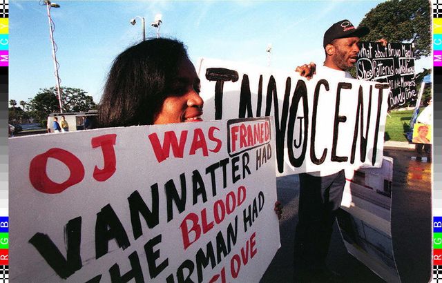 Un groupe de supporters d'O.J.Simpson clament son innocence