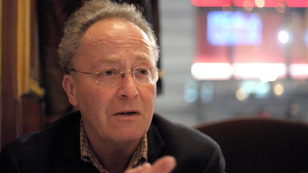 Emmanuel Krivine : "Je crois que tout chef d’orchestre doit avoir mariné dans l’orchestre, ça fait le plus grand bien"