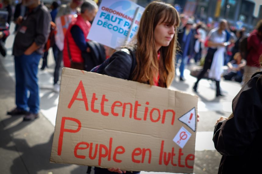 Une manifestante à Paris, septembre 2017