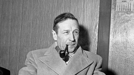 Georges Simenon, 1957 à Milan ©AFP - Emilio Ronchini / Leemage