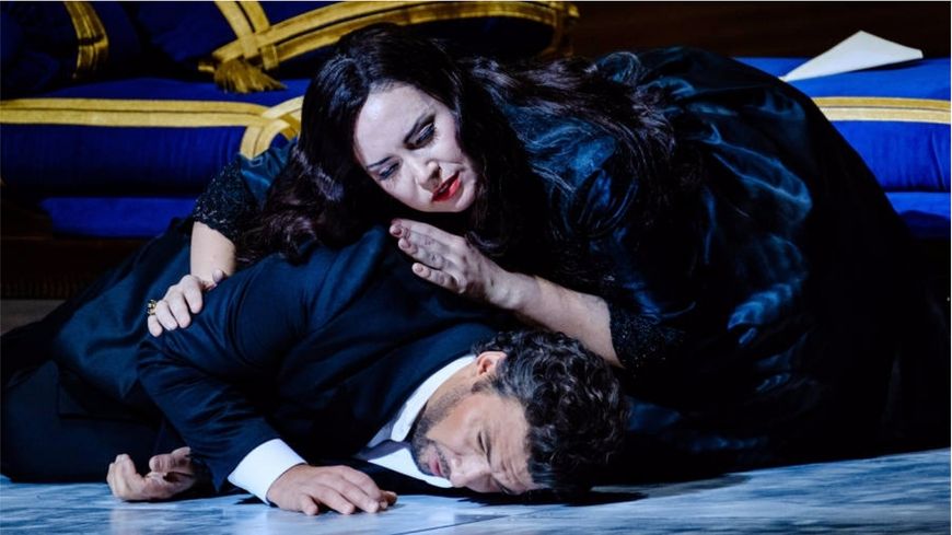 Aux côtés de Jonas Kaufmann, Sonya Yoncheva chante le rôle d'Elisabeth de Valois, dans Don Carlos, de Verdi, à l'Opéra-Bastille
