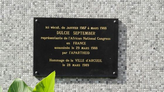 Plaque devant l'ancien domicile de Dulcie September ©Radio France - Jean-Philippe Navarre