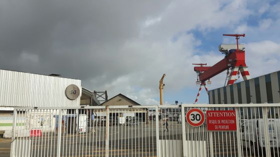 Au pic de production, 7000 personnes travaillent dans les chantiers, dont 2000 salariés détachés venus d'Europe, selon la direction. - Marie Viennot