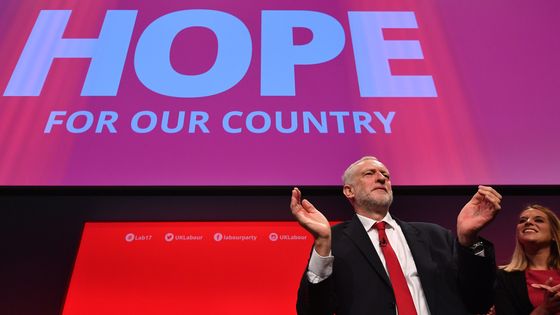 Jeremy Corbyn, dirigeant du Labour, à la tribune de la "Conference", le congès annuel de son parti, il y a dix jours à Brighton ©AFP - BEN STANSAL