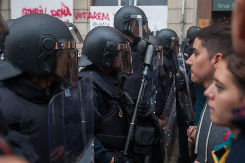 Face à face entre indépendantistes catalans et forces de l'ordre