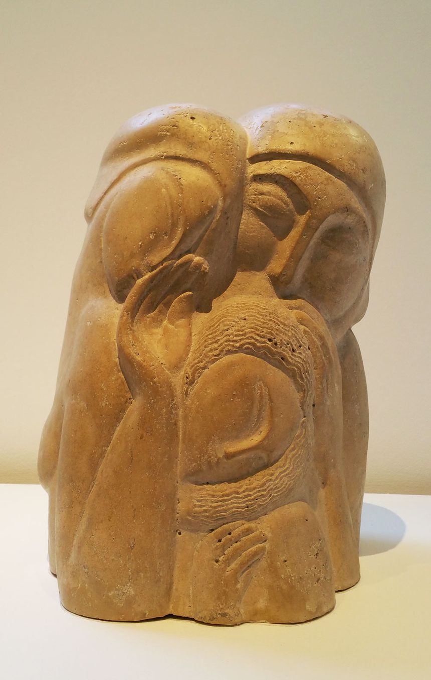 La Sainte Famille, 1912-1913, d'Ossip Zadkine. Mortier de plâtre et pigments. Musée Zadkine, Paris