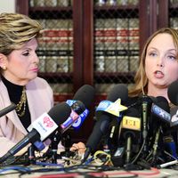 Témoignage de l'actrice Louisette Geiss contre Harvey Weinstein lors d'une conférence de presse