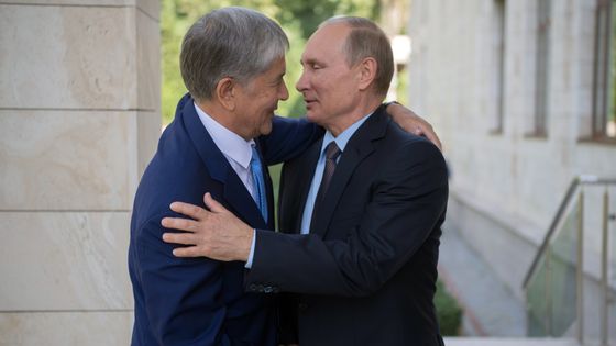 L'actuel président du Kirghizistan (Kyrgyzstan, Кыргызстан, Qırğız Respublikası, Кыргыз Республикасы, Кыргызстан, Kyrgyzskaïa Respoublika, Кыргызская Респ) Almazbek Atambayev et Vladimir Poutine se rencontrent plusieurs fois par an ©AFP - Sergey Guneev / Sputnik