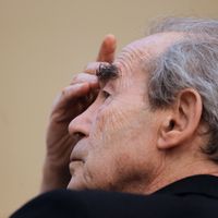 L'ancien garde des Sceaux Robert Badinter assiste à un forum organisé par le Parti socialiste sur le thème de la justice, le 14 mars 2011 à l'Assemblée nationale à Paris.