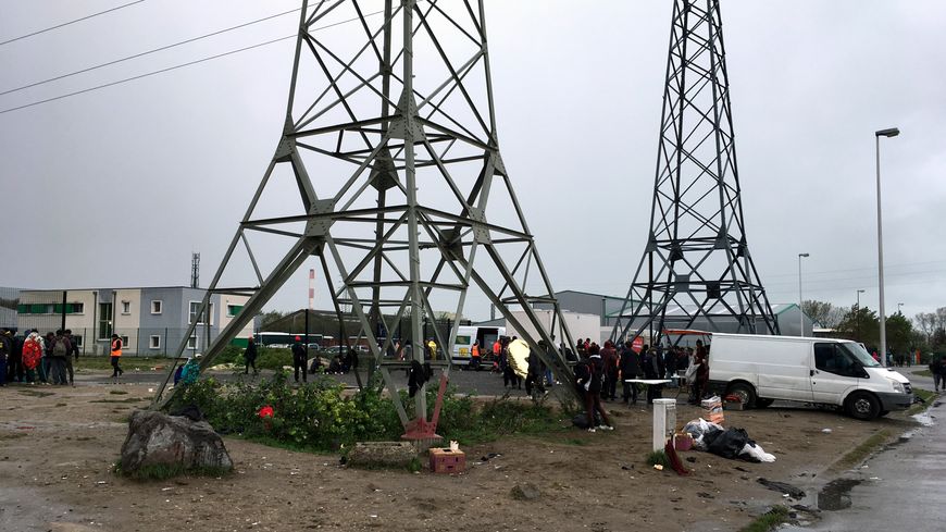 Le point de distribution de nourriture à Calais le midi