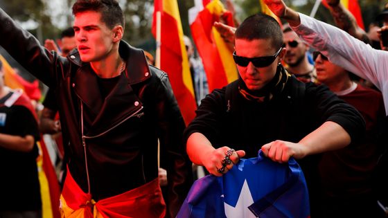 Manifestation anti-séparatiste de la Phalange espagnole, 12/10/17 ©AFP - Pau Barrena