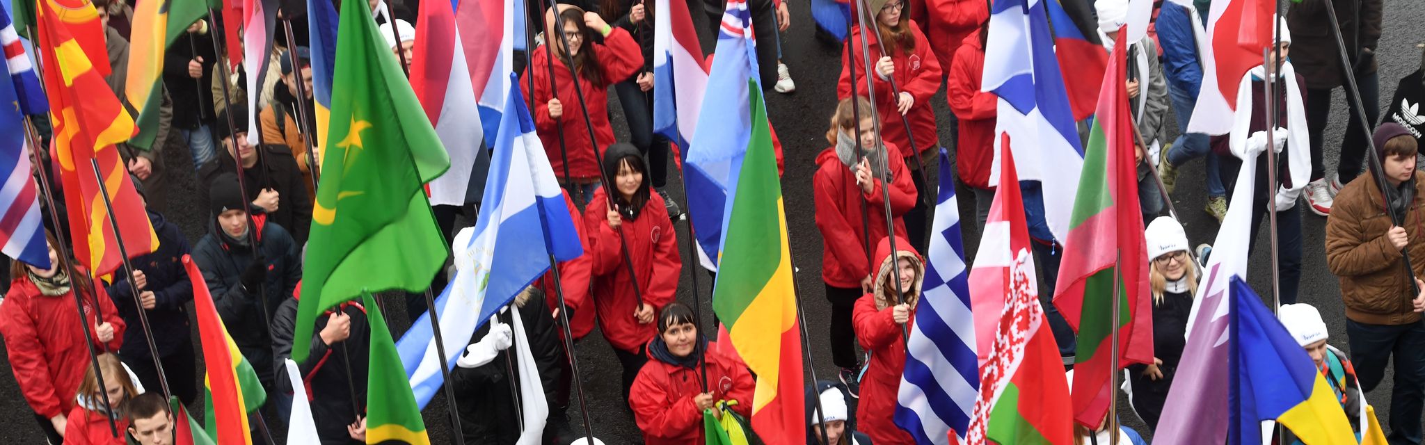 Participants d'un défilé à Moscou, pour le 19ème festival mondial de la Jeunesse et des Etudiants, le 10/14/2017.