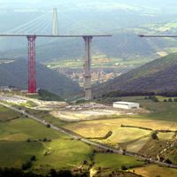 Le viaduc de Millau avant la jonction des deux moitiés du tablier du pont