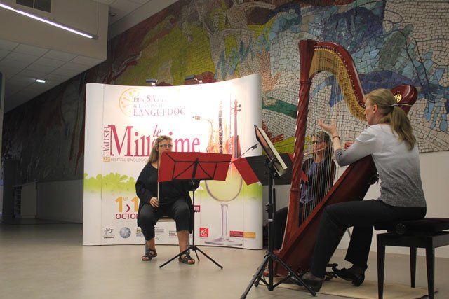 l’association des vins et des musiques colore la ville de son ambiance éclectique