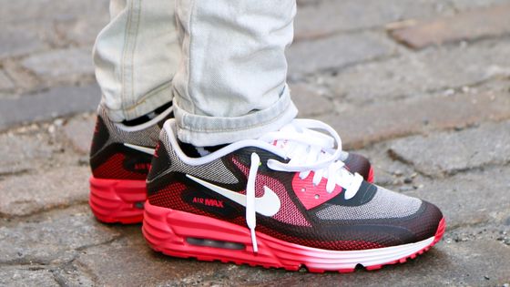 Une paire de baskets de la marque Nike, modèle air max. ©AFP - CHARLES ESHELMAN / DPA