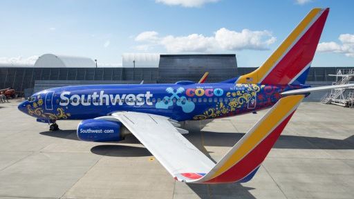 Un Boeing 737-700 (143 passagers) de la Southwest Airlines, sur le tarmac de l'aéroport d'Oakland ©AFP - CLAUDIA PACHECO / NOTIMEX