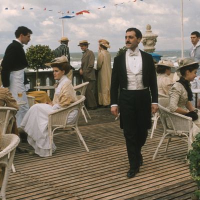 Marcello Mazzarella dans le rôle du Narrateur, à Balbec, dans l'adaptation du 'Temps retrouvé' (1999) de Raoul Ruiz