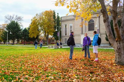 Etudiants sur un campus Etudiants sur un campus