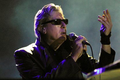 Alain Bashung en 2004 aux Vieilles Charrues à Carhaix Alain Bashung en 2004 aux Vieilles Charrues à Carhaix