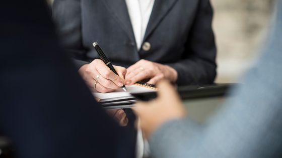 Selon un récent rapport de l’OCDE, l’écart des salaires entre hommes et femmes ne baisse plus depuis le début des années 2000. ©AFP - BEN PIPE PHOTOGRAPHY / CULTURA CREATIVE