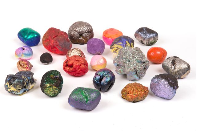 L'exposition présente de façon ludique toutes les facettes des météorites, leurs aspects historique, scientifique, symbolique mais aussi poétique comme avec cette œuvre d'art exposée : "unnamed"