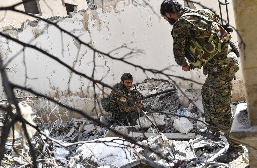 Des combattants des FDS à Raqa, en Syrie