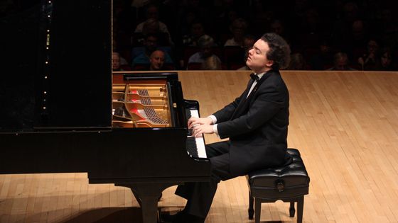 Evgeny Kissin performing the music of Mozart, Beethoven, Brahms, Albeniz and Larregla at Carnegie Hall on Tuesday night, November 3, 2015 ©Getty - Hiroyuki Ito