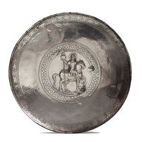 Plat représentant un saint cavalier (Saint Julien ou Mar- Elian (?), protecteur de la ville d’Emèse, actuelle Homs) Syrie VII° siècleI°