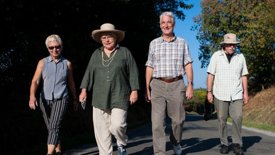 Seniors en randonnée dans le Périgord ©AFP - Burger/Phanie