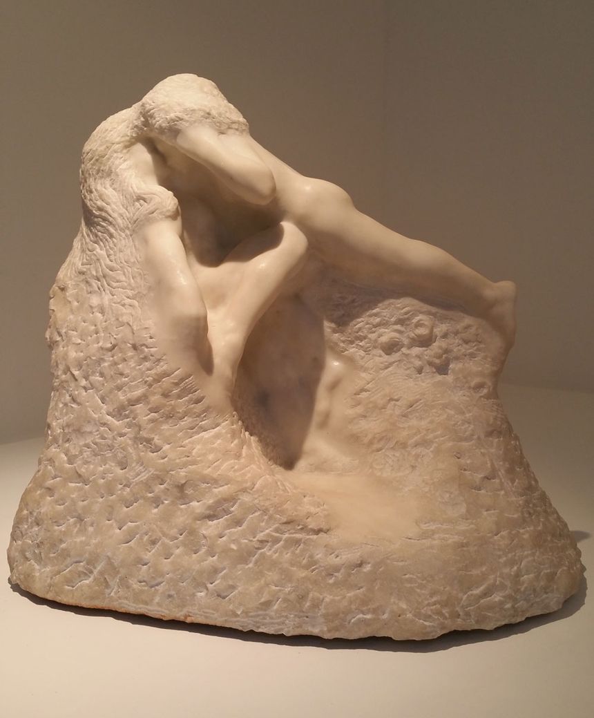 Jeux de Nymphes (vers 1900-1910) d'Auguste Rodin. Marbre H. 53,1 cm ; L. 59 cm ; P. 44,6 cm. Musée Rodin, Paris