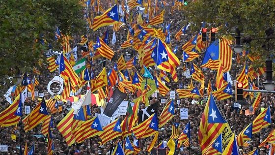 Les indépendantistes catalans ont réussi à mobiliser plusieurs centaines de milliers de personnes ce week-end à Barcelone ©AFP - LLUIS GENE / AFP