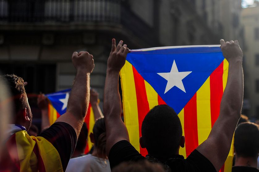 Le drapeau indépendantiste brandi, à Barcelone