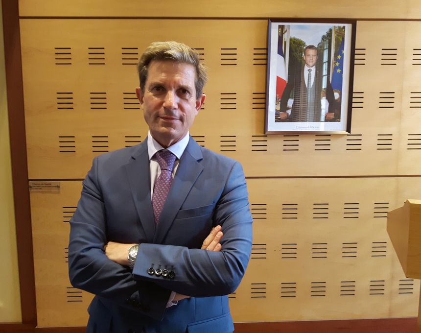 Louis Gautier a notamment veillé au bon cyber déroulement de la campagne présidentielle française. Il agit sur mandat de Matignon ou de l'Elysée et veille aussi à la protection du secret-défense