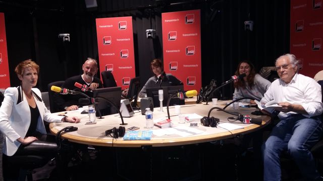 Vous les Femmes, de gauche à droite, Natacha Polony, Daniel Morin, Titiou Lecoq, Guillemette Odicino, Albert Algoud