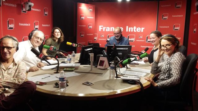 "Vous les Femmes", de gauche à droite : Hervé Pauchon, Albert Algoud, Flora Pajon, Daniel Morin, Zahia Ziouani, Stéphanie Duncan.