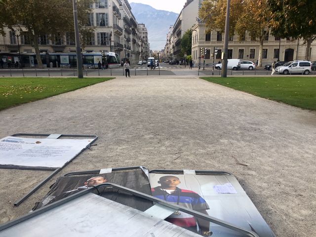 Exposition saccagée